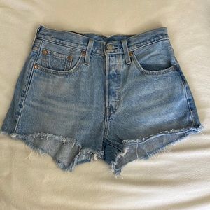 WORN ONCE Levi’s 501 high waisted shorts